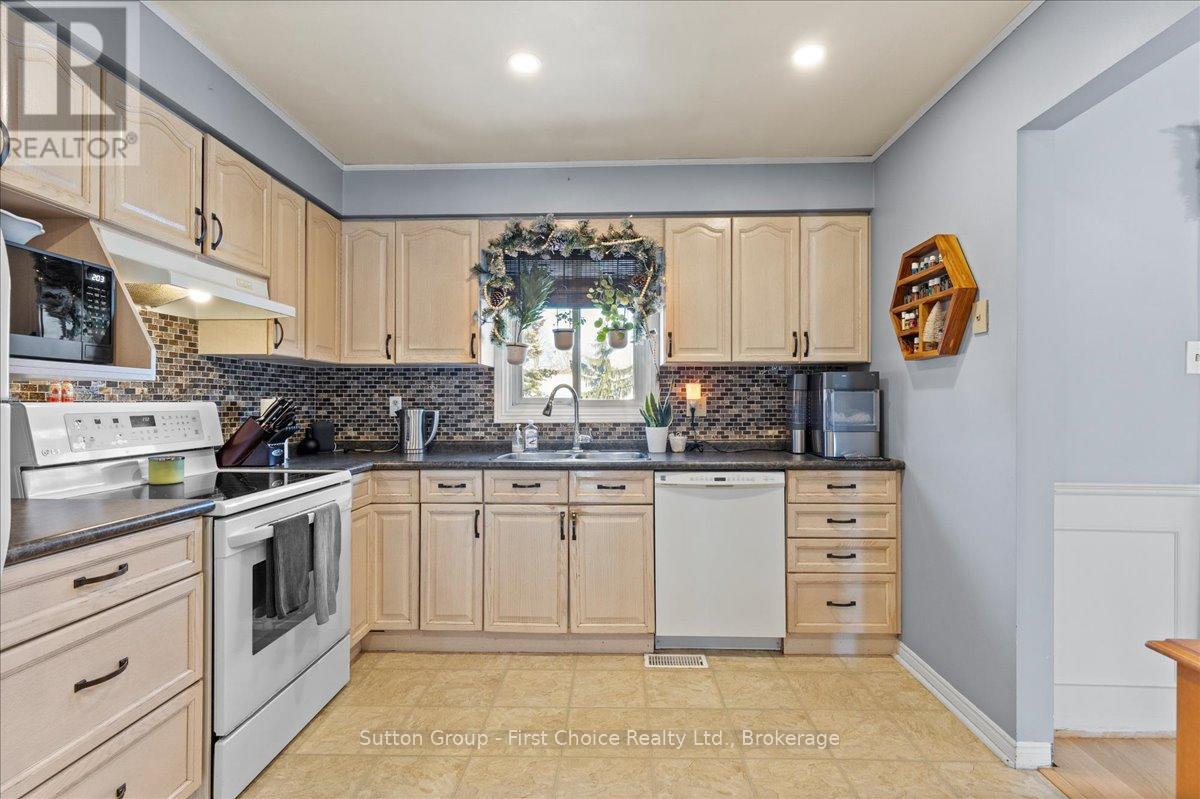 7 Kenner Crescent, Stratford, Ontario  N5A 7H2 - Photo 14 - X12609936