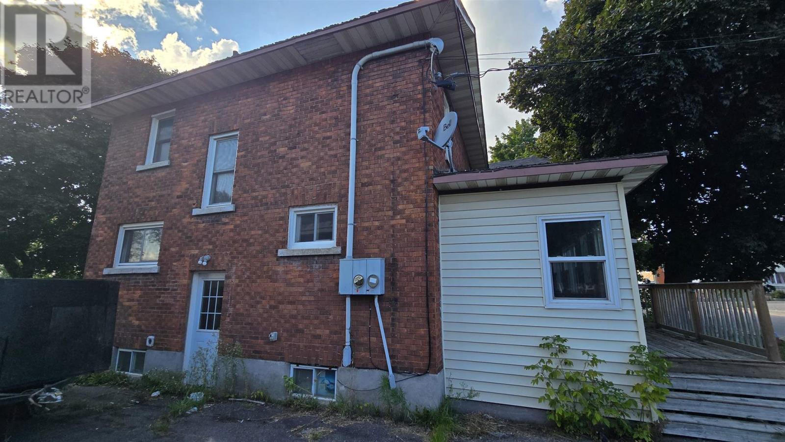 35 Albert St E, Sault Ste. Marie, Ontario  P6A 2H7 - Photo 3 - SM253429