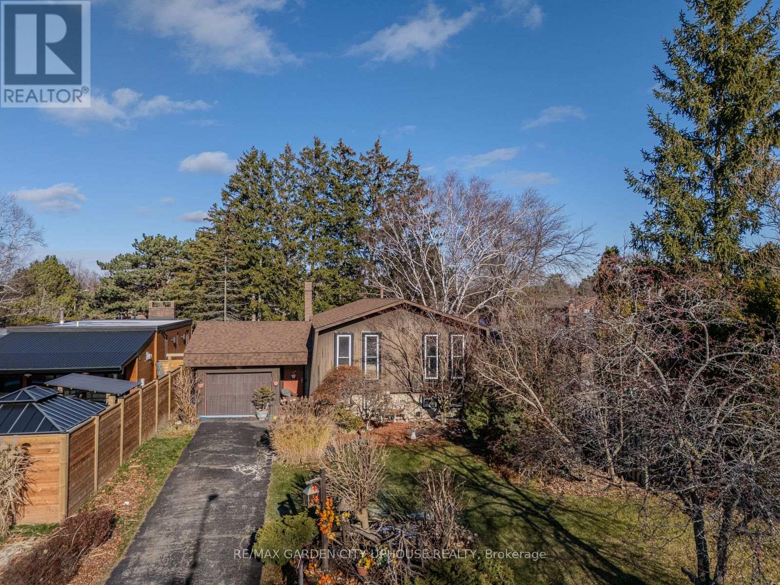 56 THE CEDARS, St. Catharines, Ontario