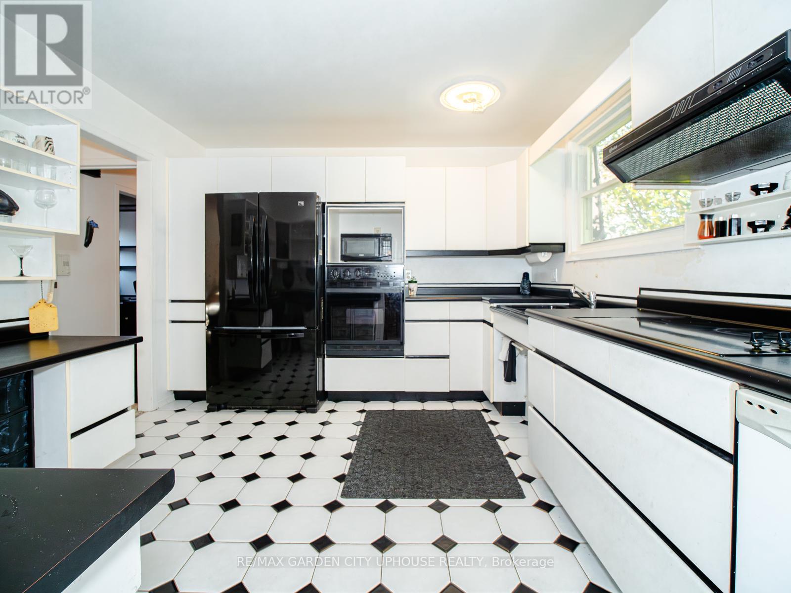 56 The Cedars, St. Catharines, Ontario L2M 6M8 - Photo 8 - X12507976