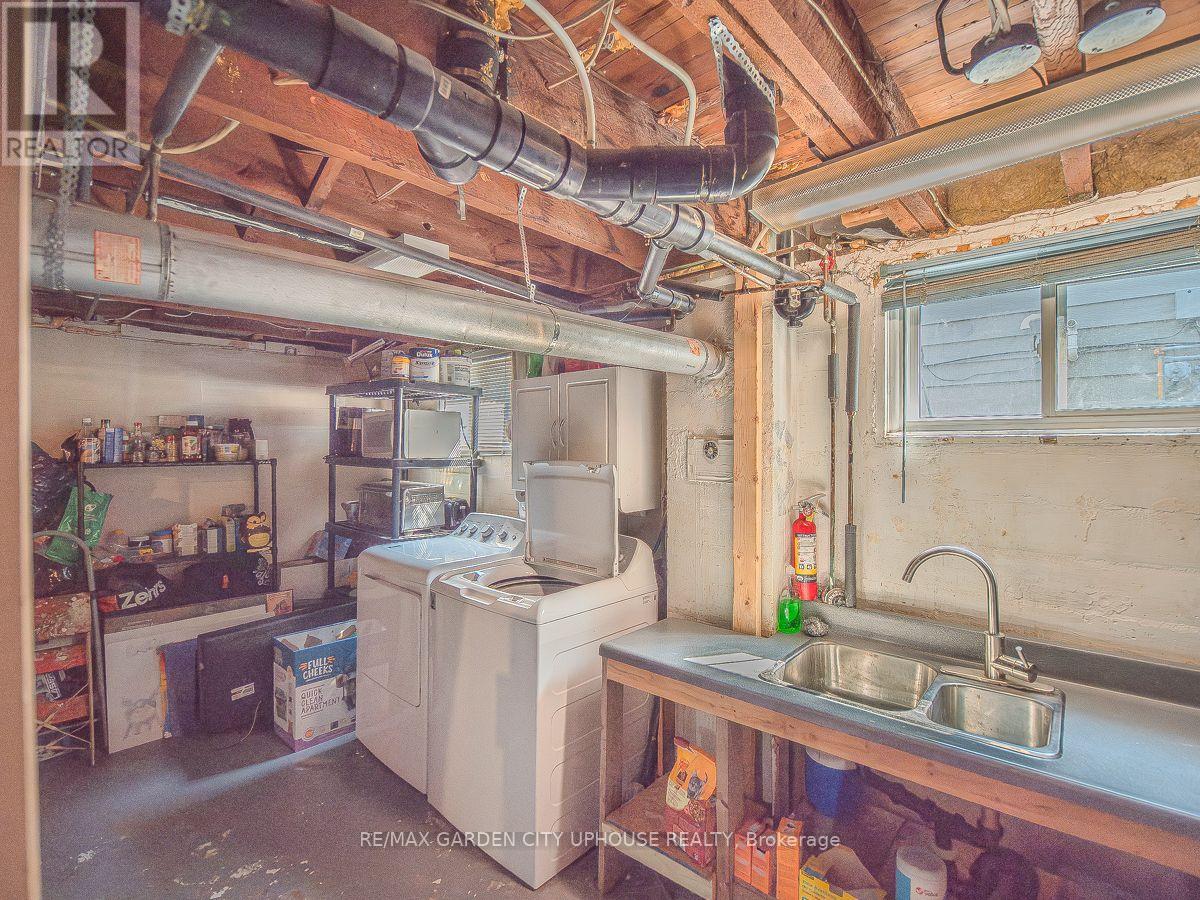 14 Spruce Street, St. Catharines, Ontario L2R 1B3 - Photo 13 - X12444324