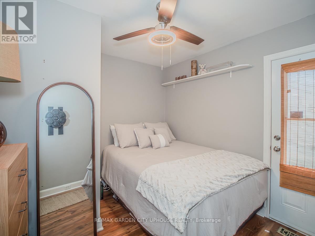 14 Spruce Street, St. Catharines, Ontario L2R 1B3 - Photo 8 - X12444324