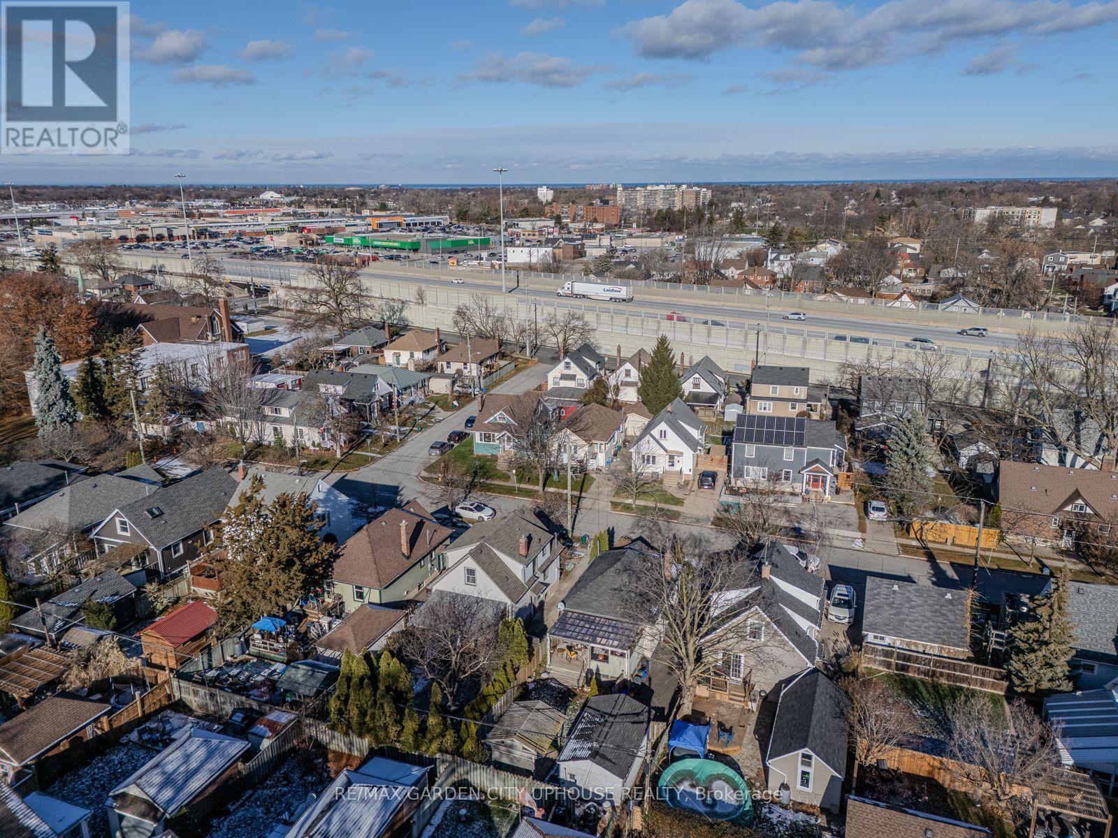 14 Spruce Street, St. Catharines, Ontario L2R 1B3 - Photo 17 - X12444324