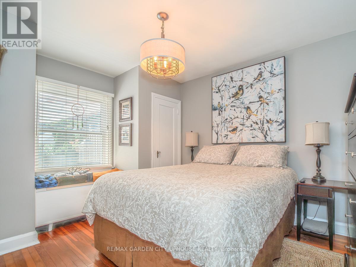 14 Spruce Street, St. Catharines, Ontario L2R 1B3 - Photo 9 - X12444324