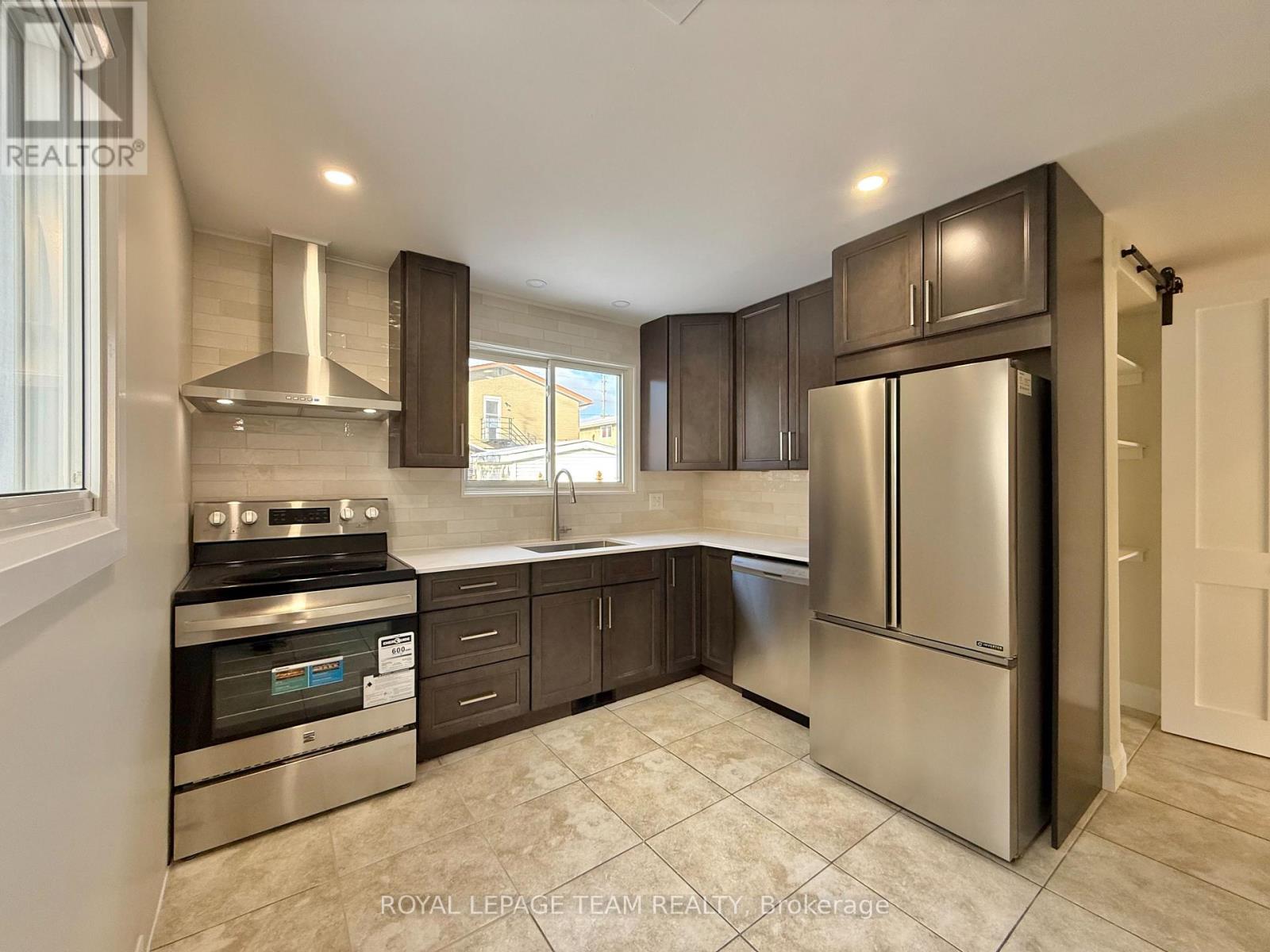 973 Eiffel Avenue, Ottawa, Ontario  K2C 0J3 - Photo 5 - X12609794