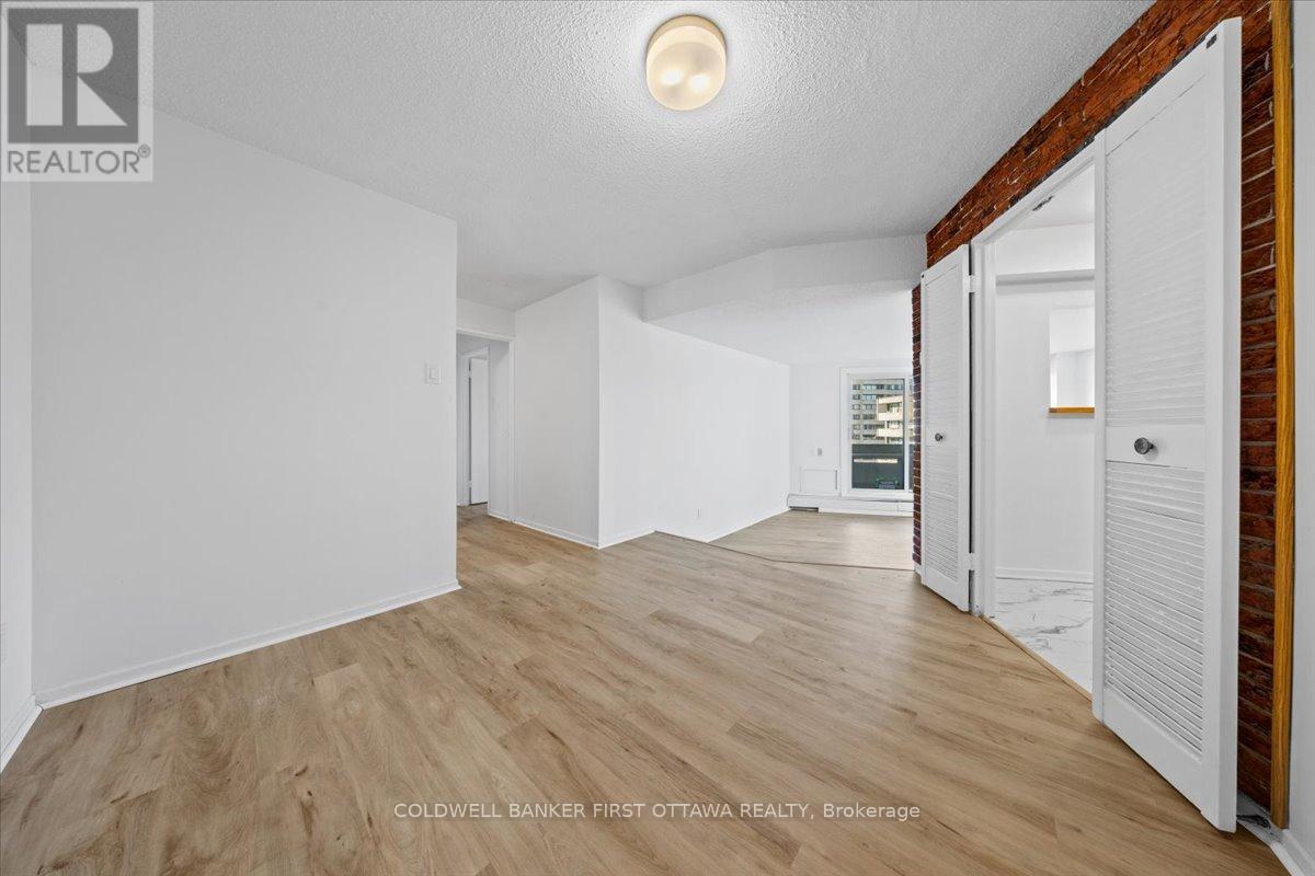 808 - 1171 Ambleside Drive, Ottawa, Ontario  K2B 8E1 - Photo 4 - X12609818