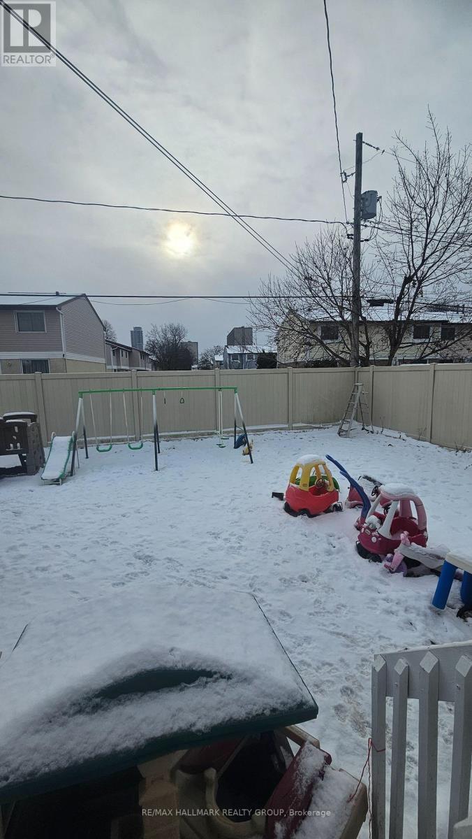 658 Dan Avenue, Ottawa, Ontario  K1K 1G2 - Photo 3 - X12609916