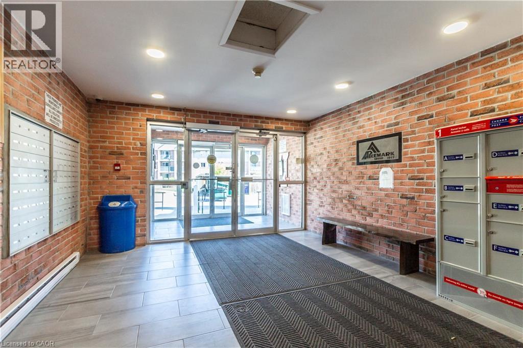 Photo 6 of 30 for 136 Conway Drive Unit# 3