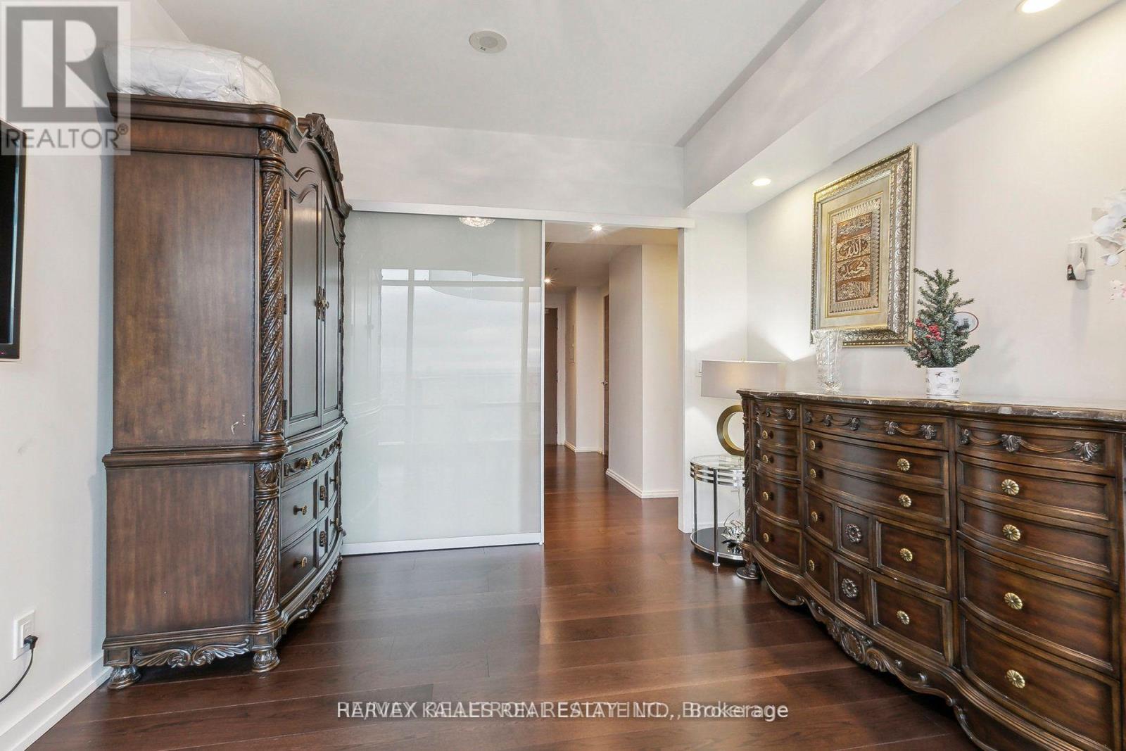 6801 - 1 Bloor Street E, Toronto, Ontario  M4W 0A8 - Photo 25 - C12609744