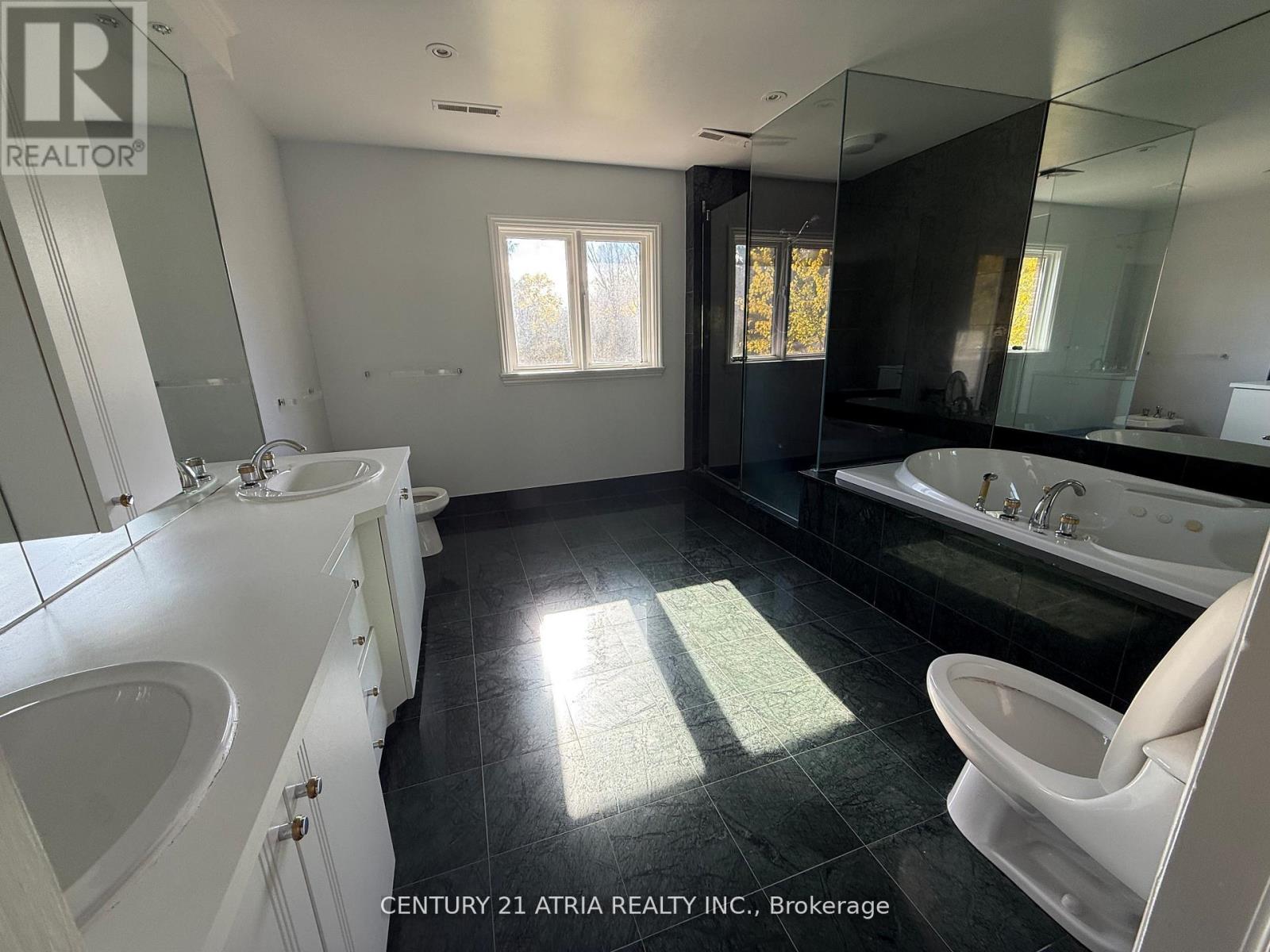 15 Old Colony Road, Toronto (St. Andrew-Windfields), Ontario  M2L 2J7 - Photo 10 - C12609760