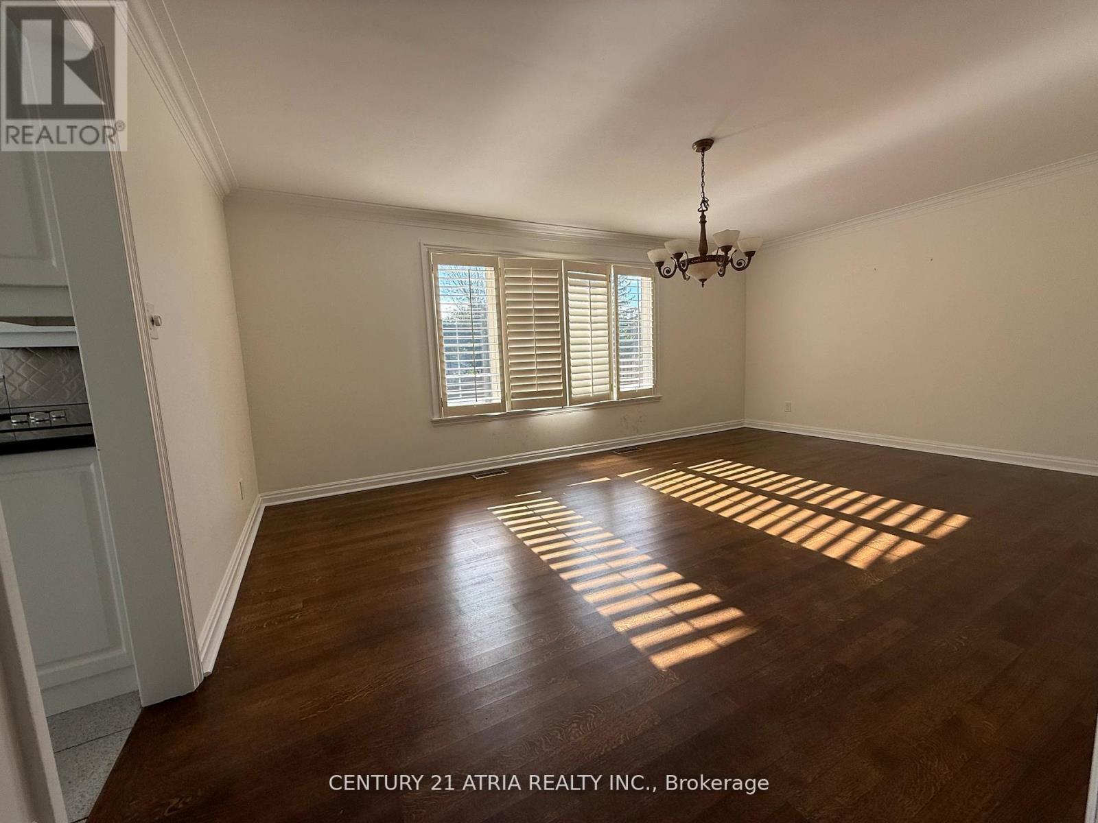 15 Old Colony Road, Toronto (St. Andrew-Windfields), Ontario  M2L 2J7 - Photo 5 - C12609760