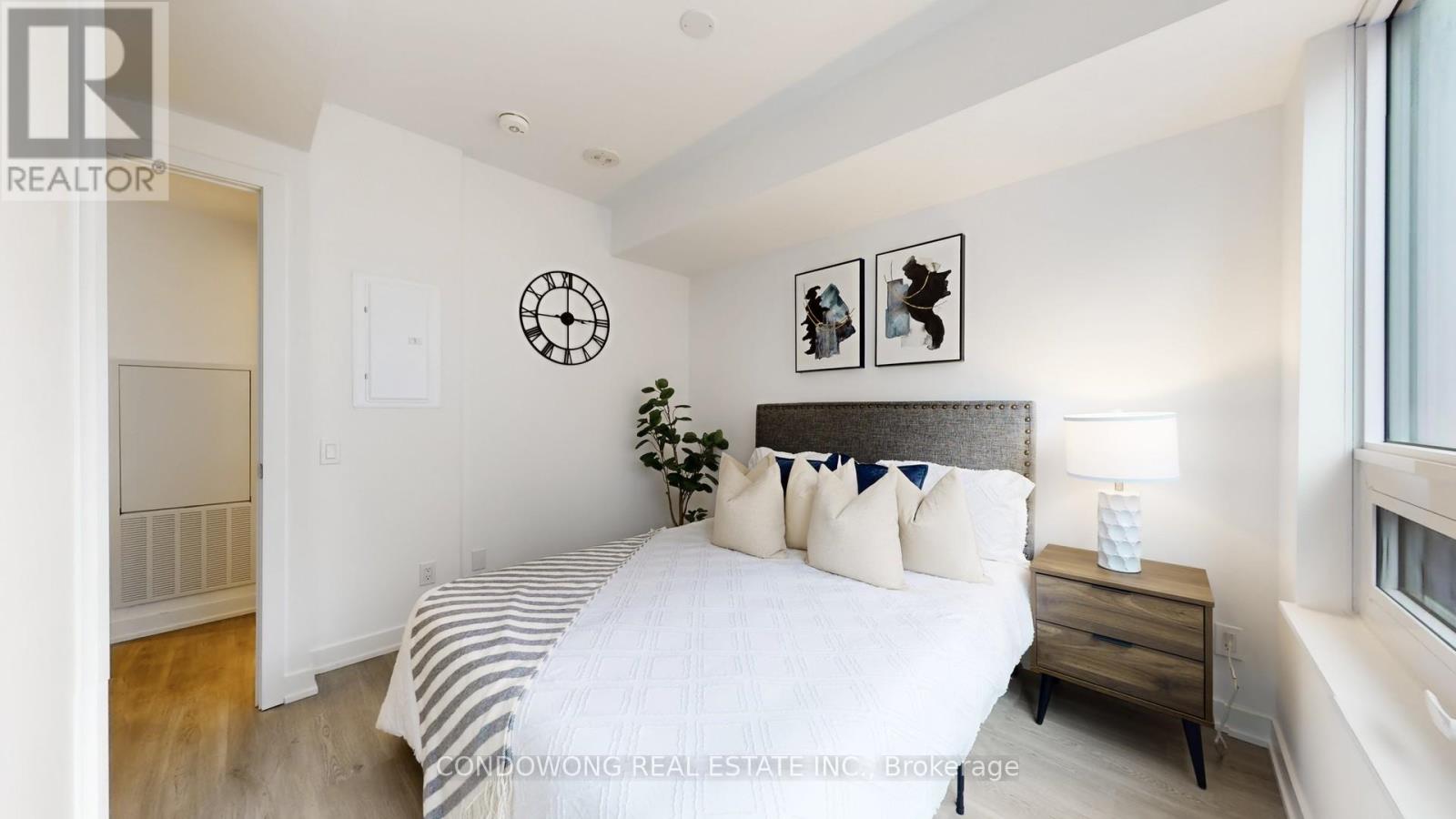 1801 - 8 Wellesley Street W, Toronto, Ontario  M4Y 0J5 - Photo 6 - C12609830