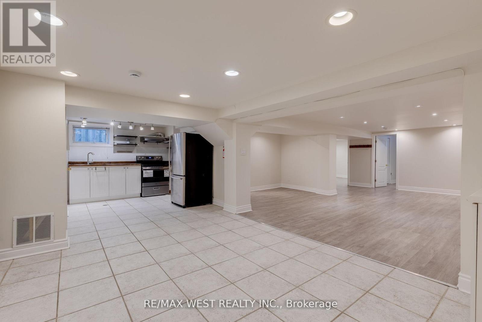 LOWER - 606 CONACHER DRIVE, Toronto, Ontario