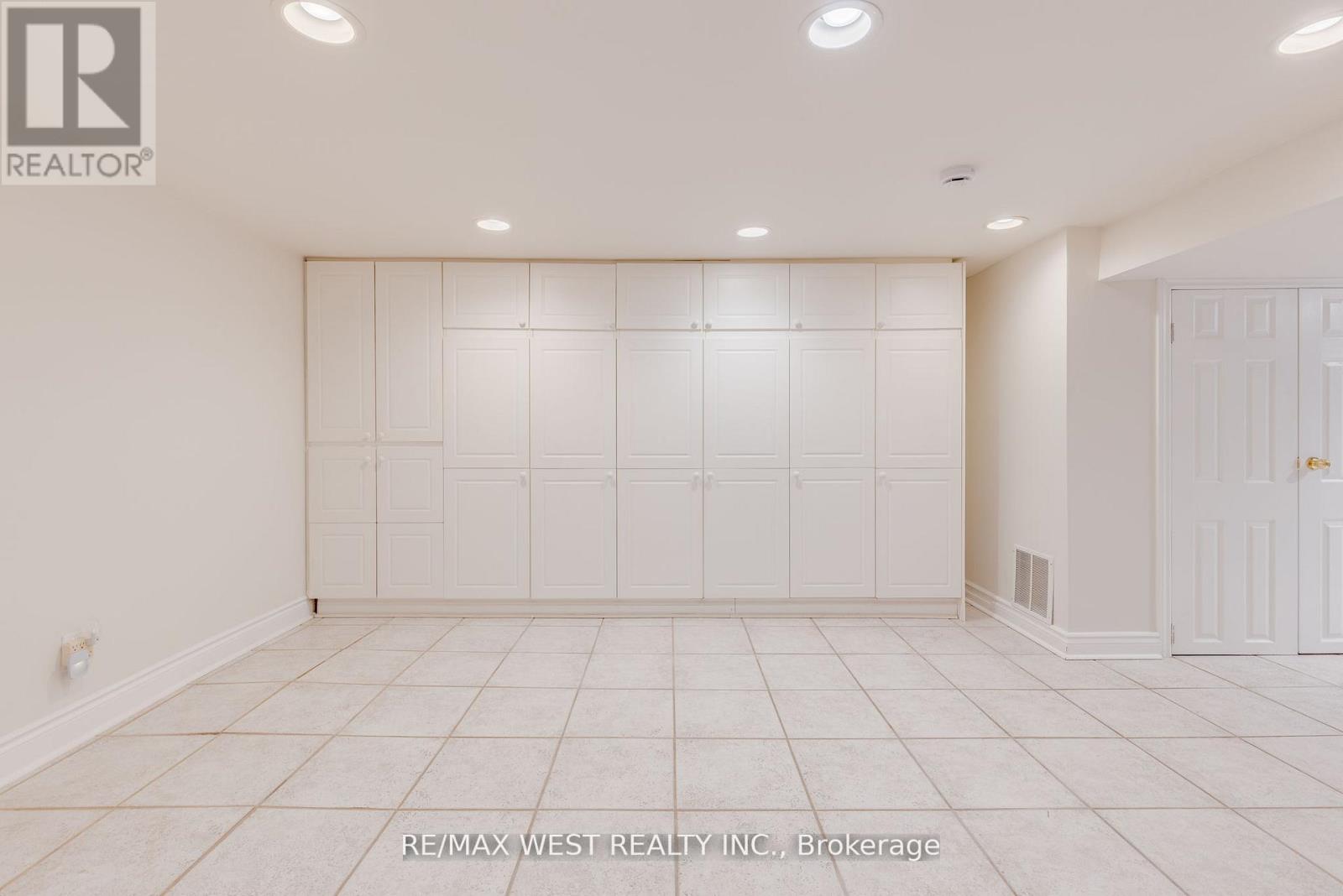 Lower - 606 Conacher Drive, Toronto, Ontario  M2M 3N1 - Photo 5 - C12609950