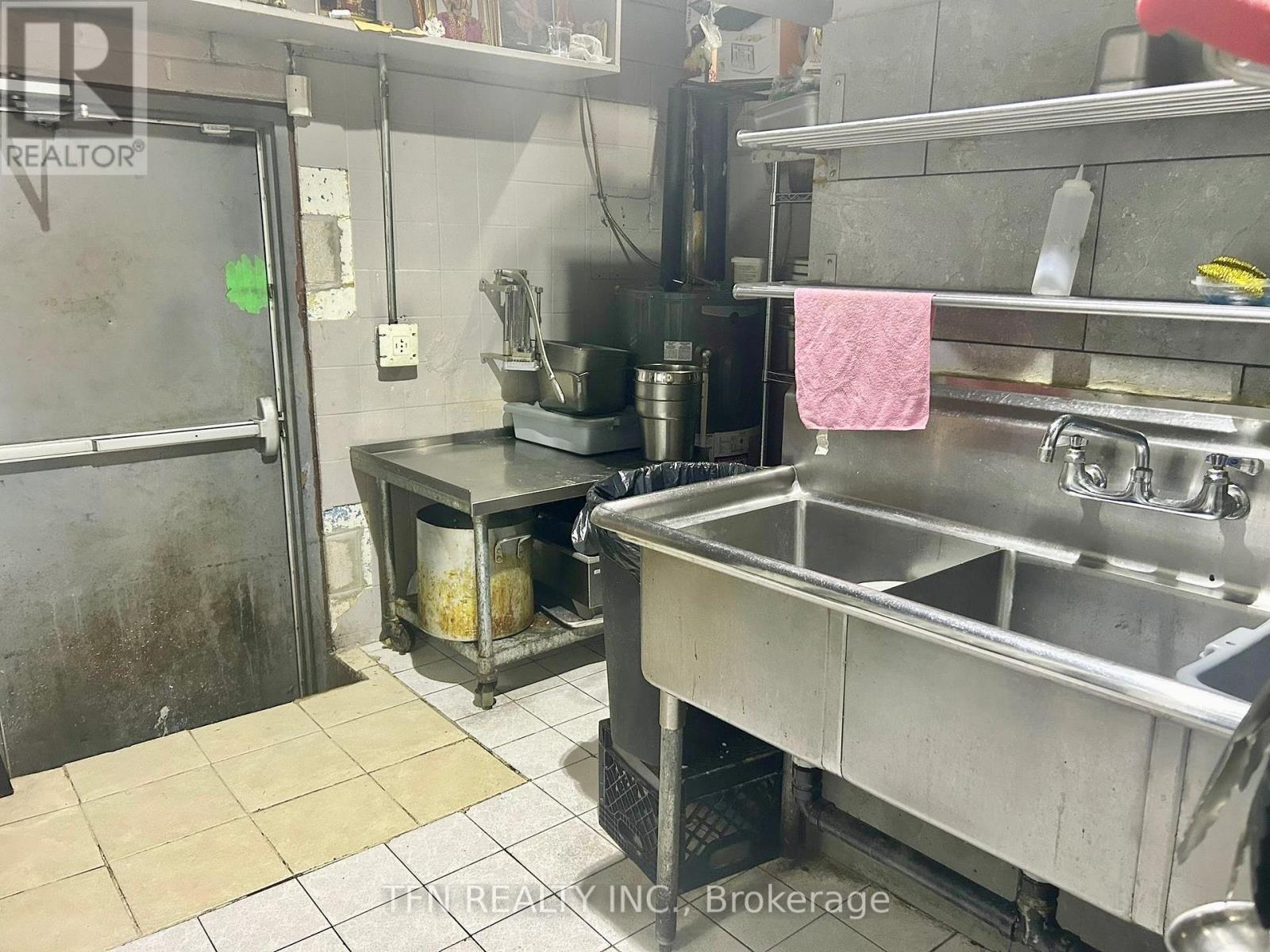 3 - 433 Simcoe Street S, Oshawa, Ontario  L1H 3E2 - Photo 2 - E12609908