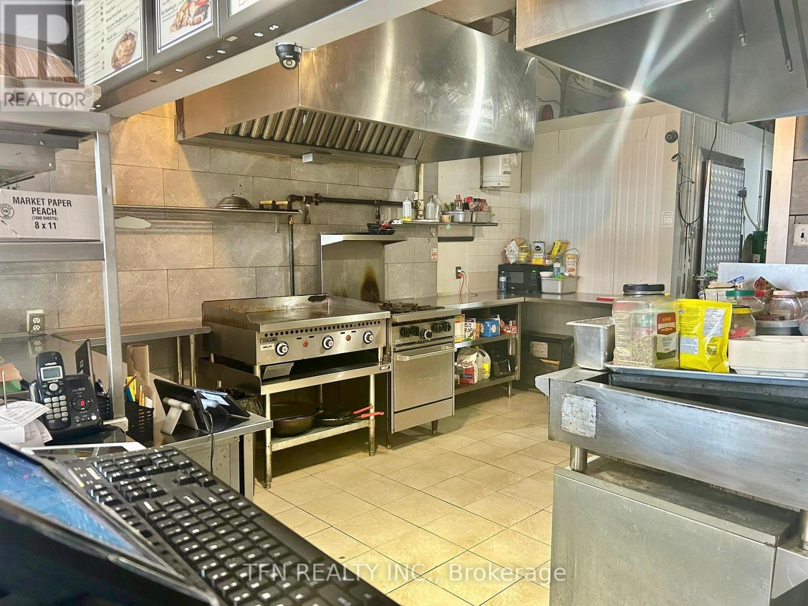 3 - 433 Simcoe Street S, Oshawa, Ontario  L1H 3E2 - Photo 3 - E12609908