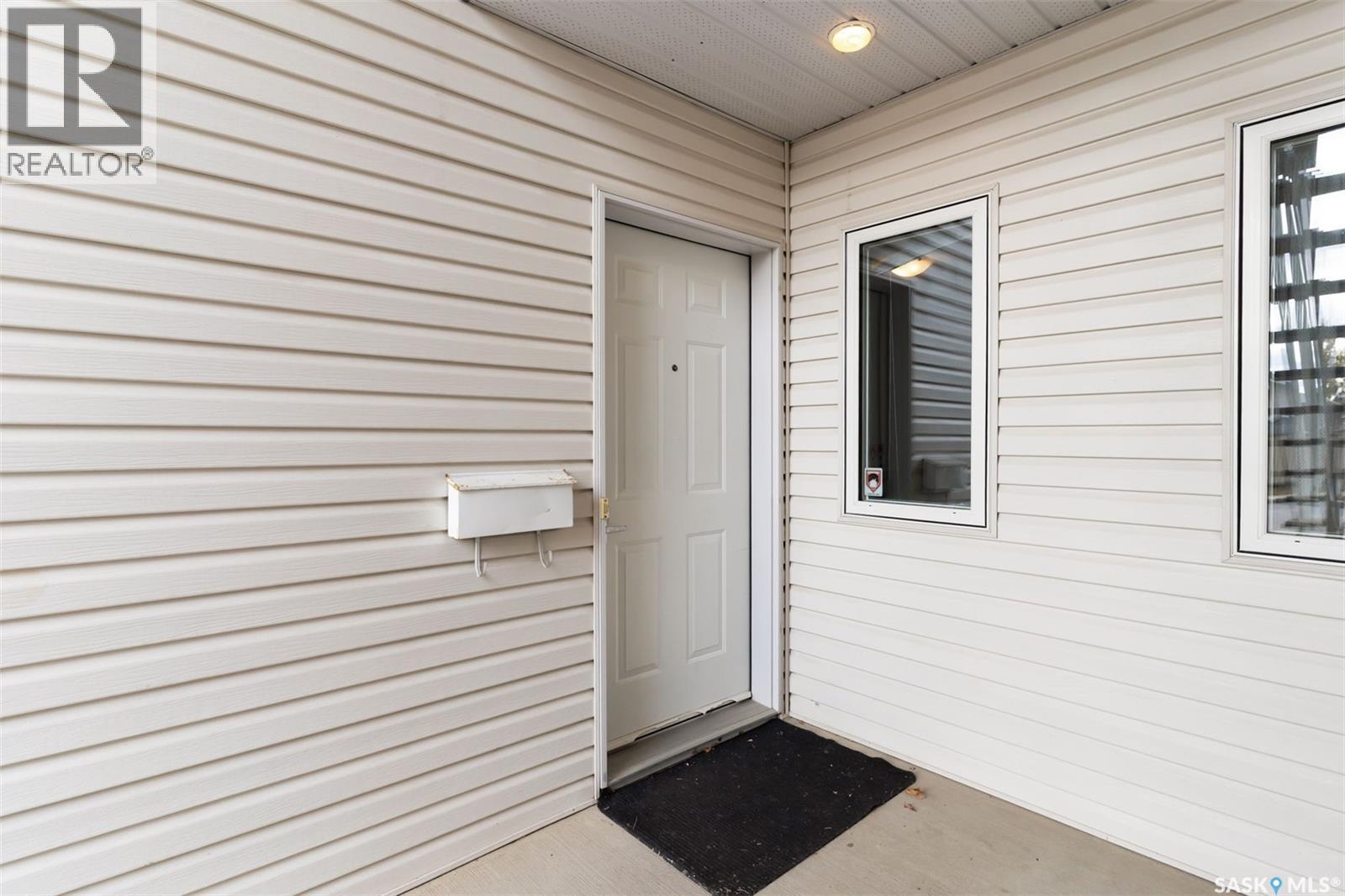 3918 7th Avenue E, Regina, Saskatchewan  S4N 7L9 - Photo 2 - SK021954