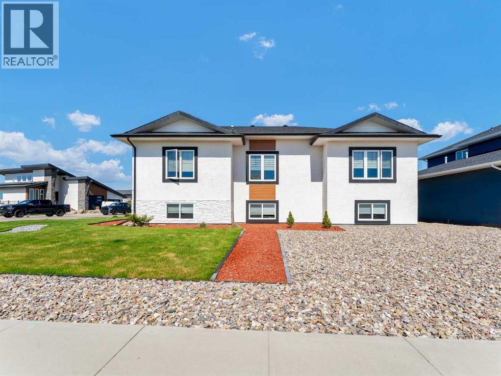 33 Dunes Way, Desert Blume, Alberta T1B 0R7 - Photo 3 - A2250206