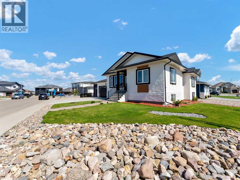 33 Dunes Way, Desert Blume, Alberta T1B 0R7 - Photo 2 - A2250206