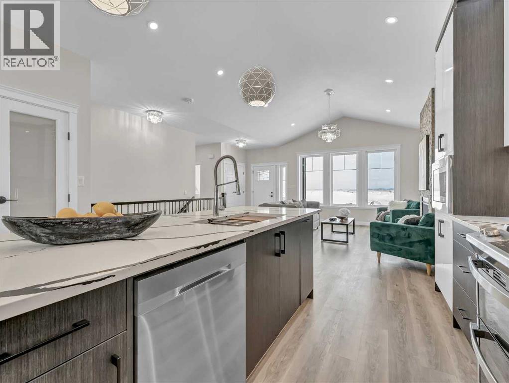 33 Dunes Way, Desert Blume, Alberta T1B 0R7 - Photo 13 - A2250206