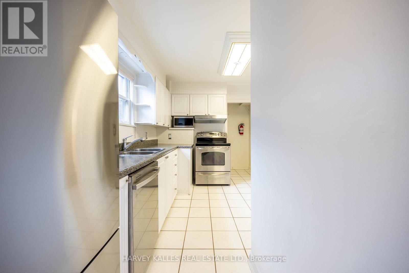 Main - 222 Joicey Boulevard, Toronto, Ontario  M5M 2V5 - Photo 11 - C12477741