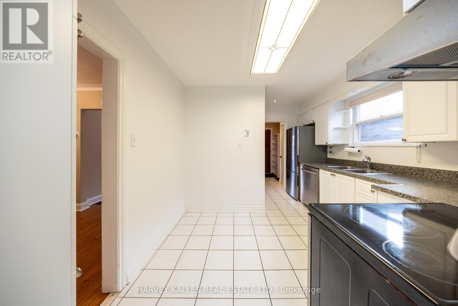 Main - 222 Joicey Boulevard, Toronto, Ontario  M5M 2V5 - Photo 15 - C12477741