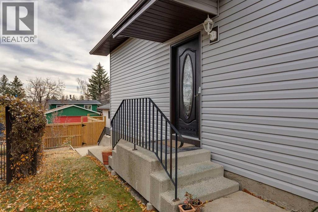 55 Bermuda Place Nw, Calgary, Alberta  T3K 1H4 - Photo 3 - A2271375