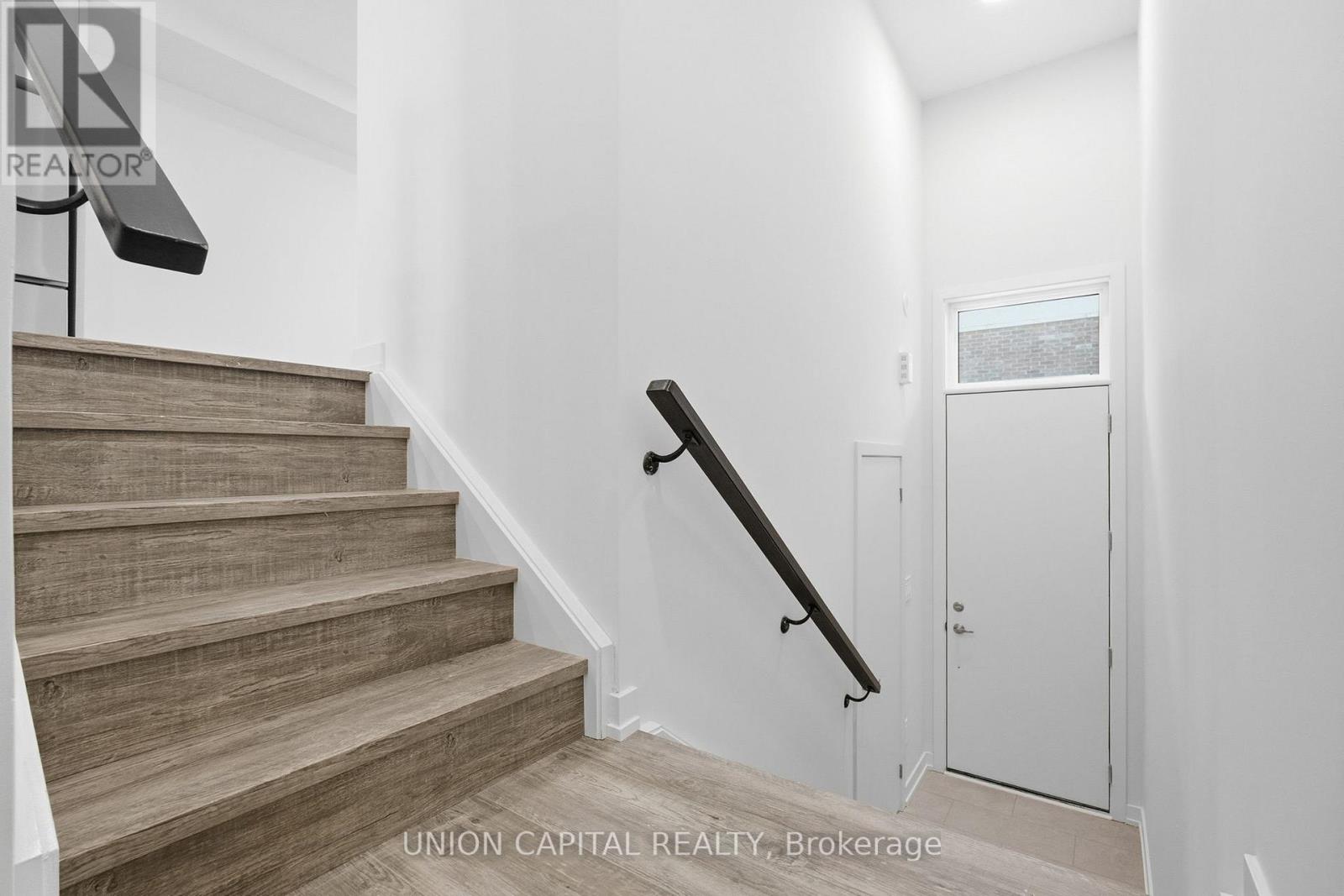 6 Robert Gilpin Lane, Richmond Hill, Ontario  L4B 0J6 - Photo 3 - N12609764