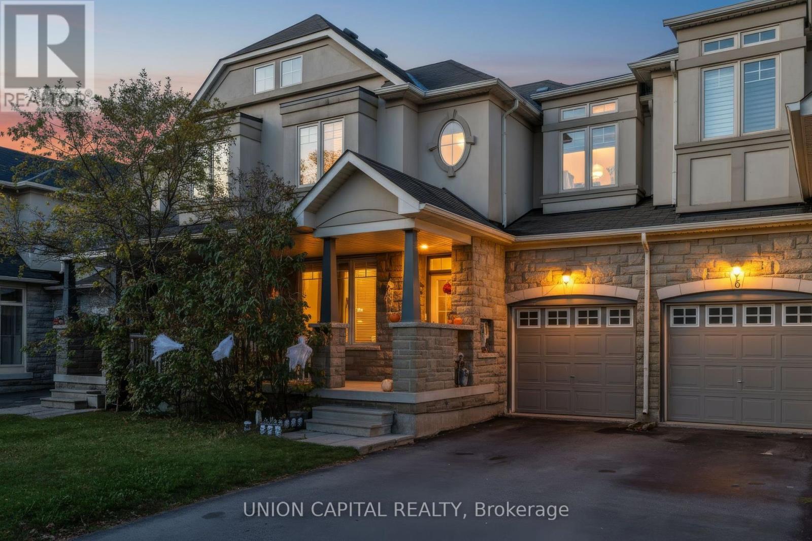 8 Stookes Crescent, Richmond Hill, Ontario  L4E 0J3 - Photo 2 - N12609810