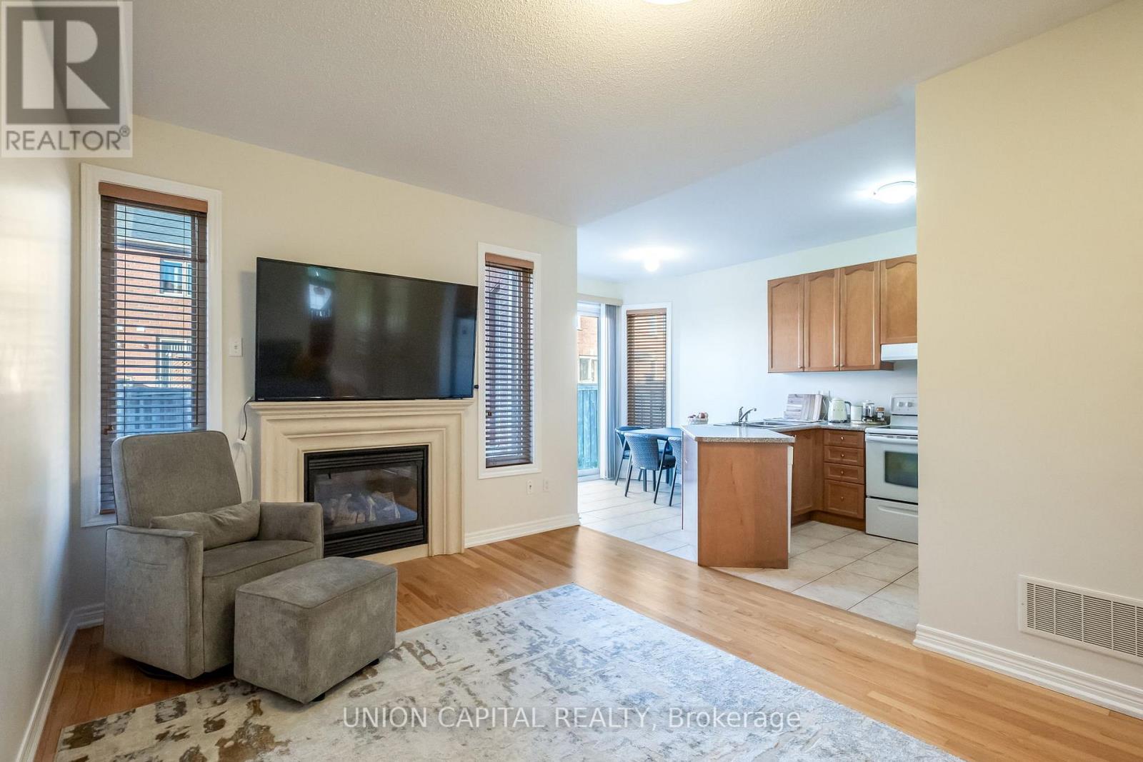 8 Stookes Crescent, Richmond Hill, Ontario  L4E 0J3 - Photo 6 - N12609810