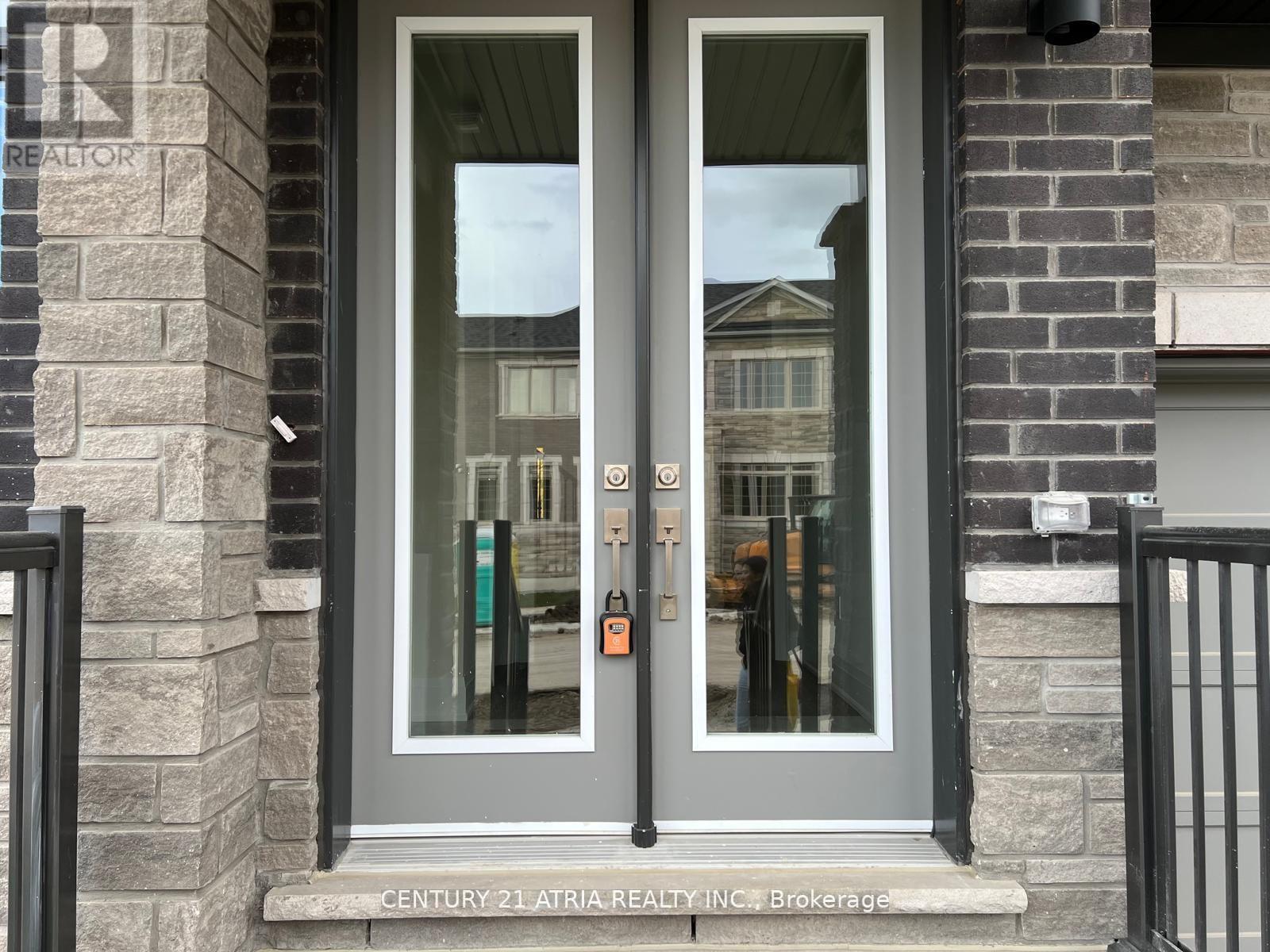 46 Boccella Crescent, Richmond Hill, Ontario  L4B 0J1 - Photo 4 - N12609836