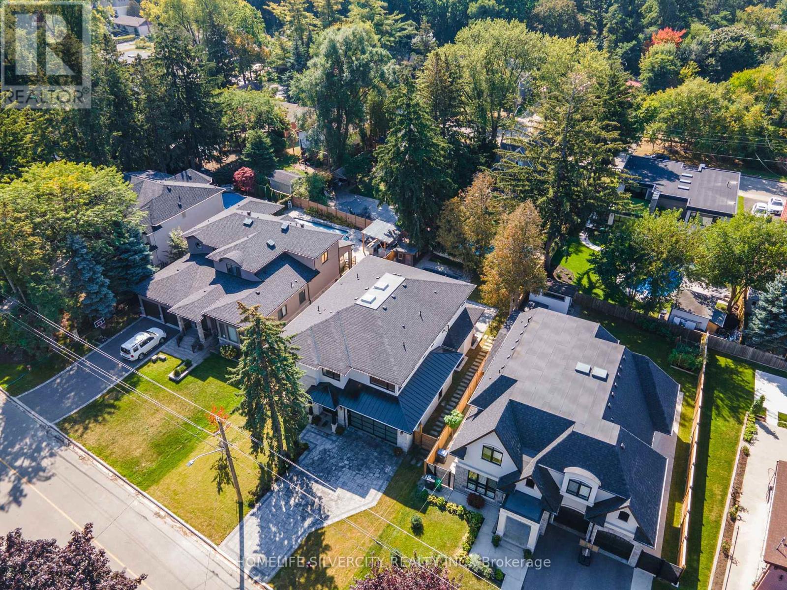 1610 Kenmuir Avenue, Mississauga, Ontario  L5G 4B5 - Photo 3 - W12609736