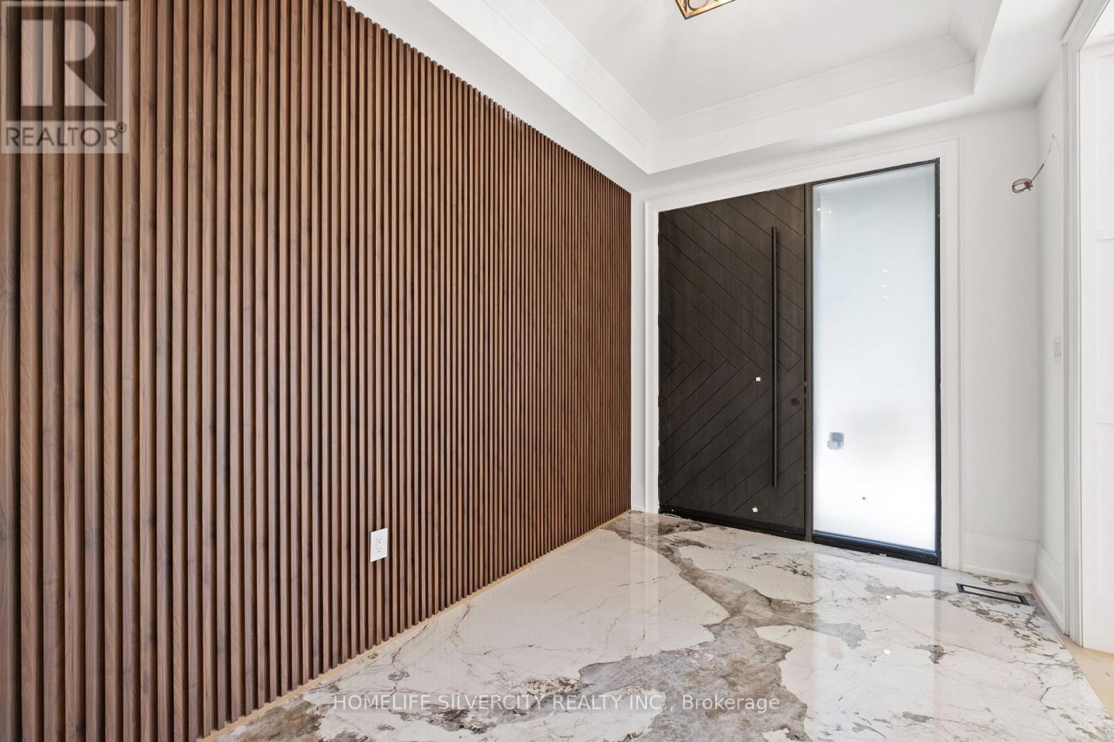 1610 Kenmuir Avenue, Mississauga, Ontario  L5G 4B5 - Photo 6 - W12609736