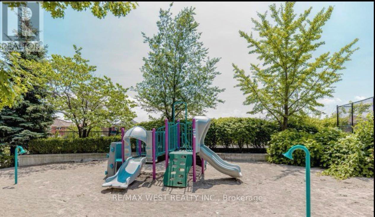 1812 - 339 Rathburn Road W, Mississauga, Ontario  L5B 0K6 - Photo 12 - W12609754