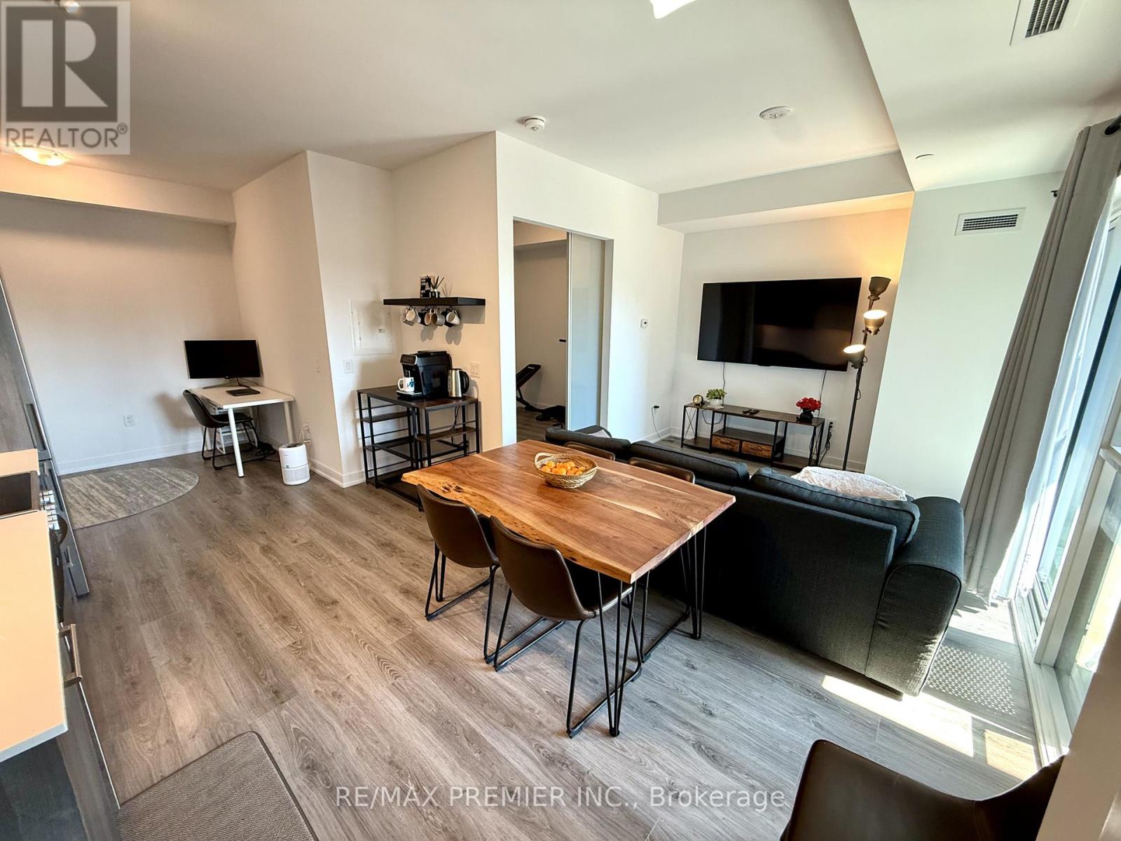 515 - 25 Neighbourhood Lane, Toronto, Ontario  M8Y 0C4 - Photo 11 - W12609768