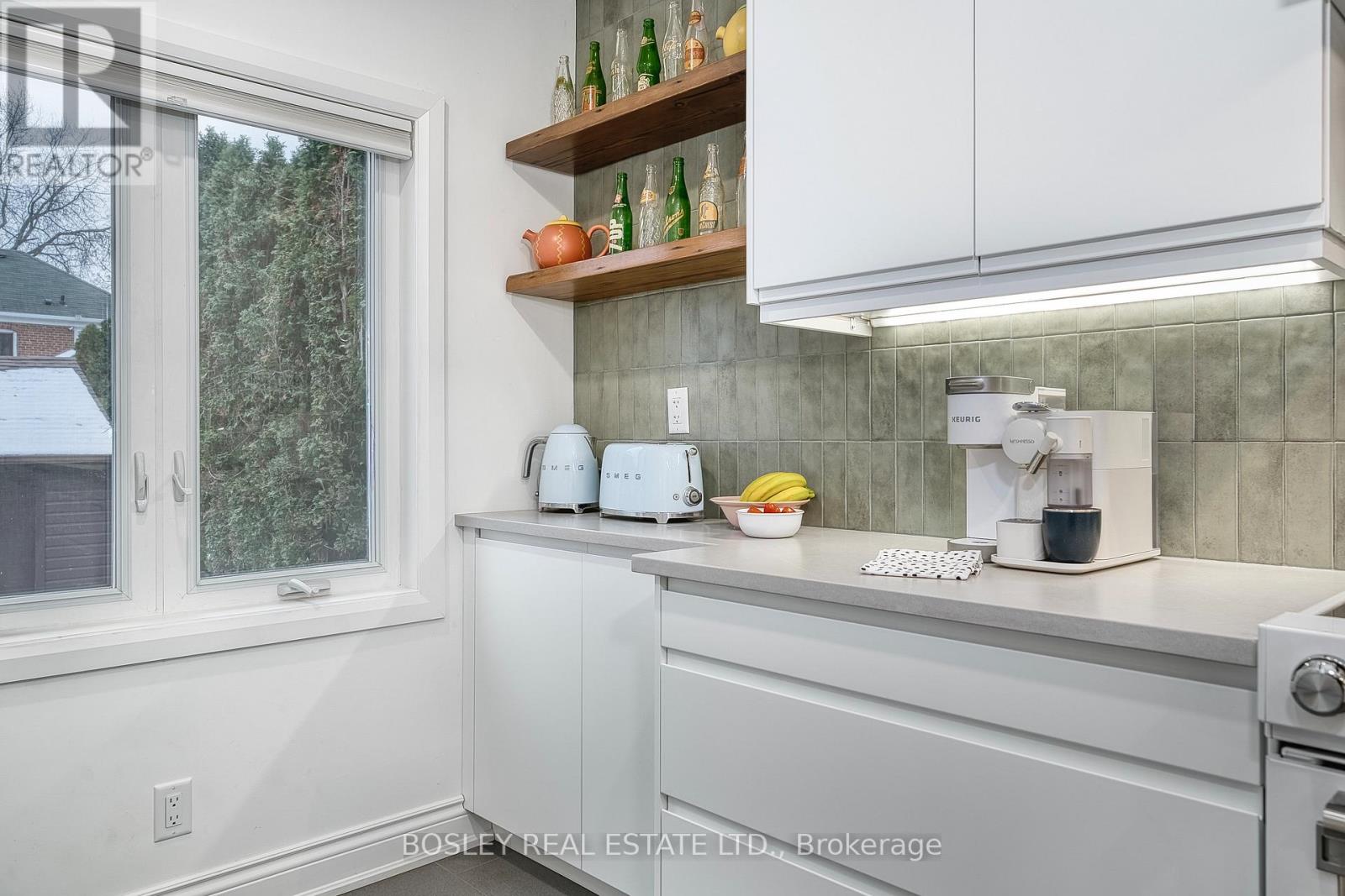 29 Patika Avenue, Toronto, Ontario  M9N 2E7 - Photo 8 - W12609776