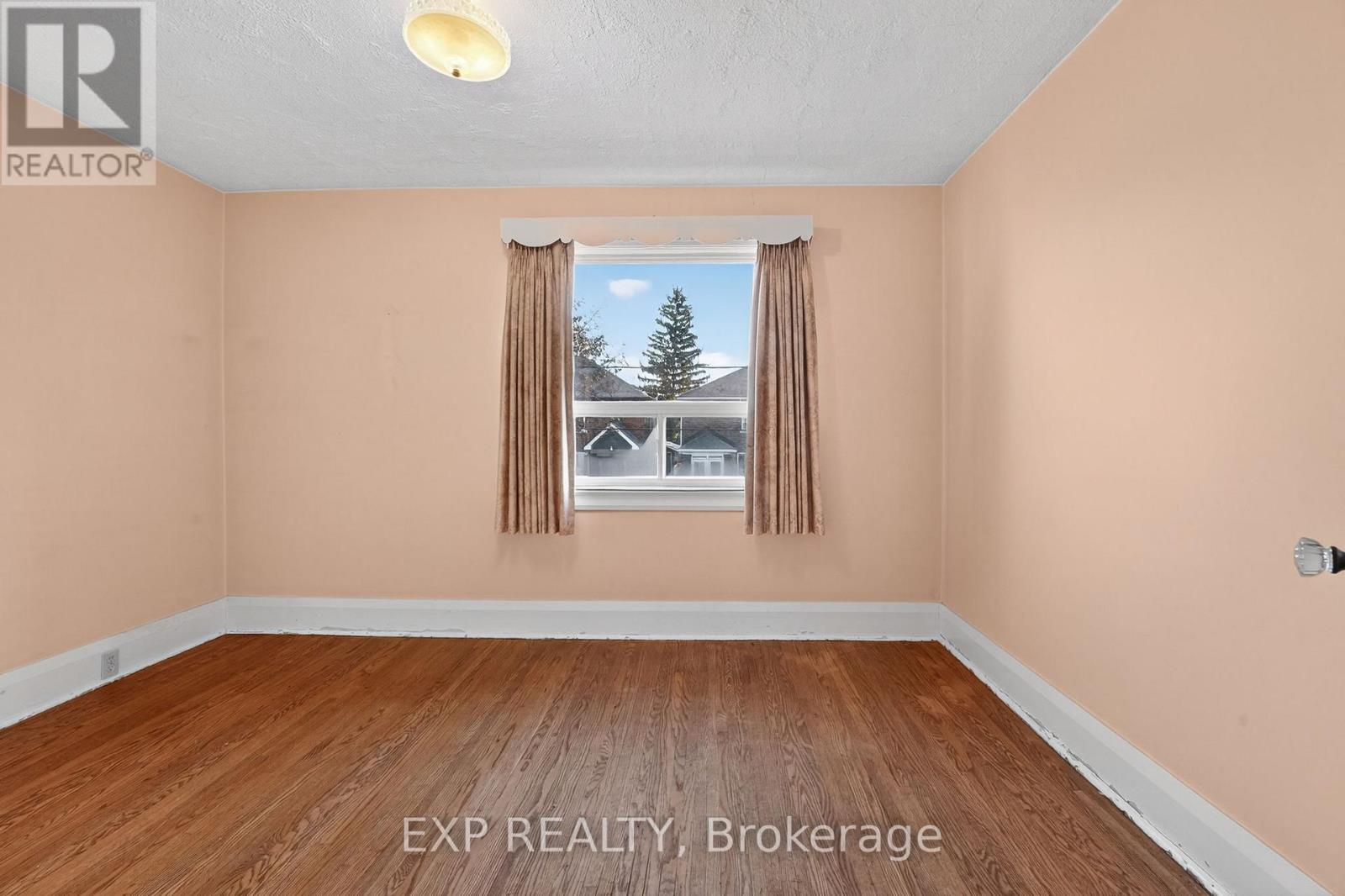 648 Willard Avenue, Toronto, Ontario  M6S 3S4 - Photo 27 - W12609786