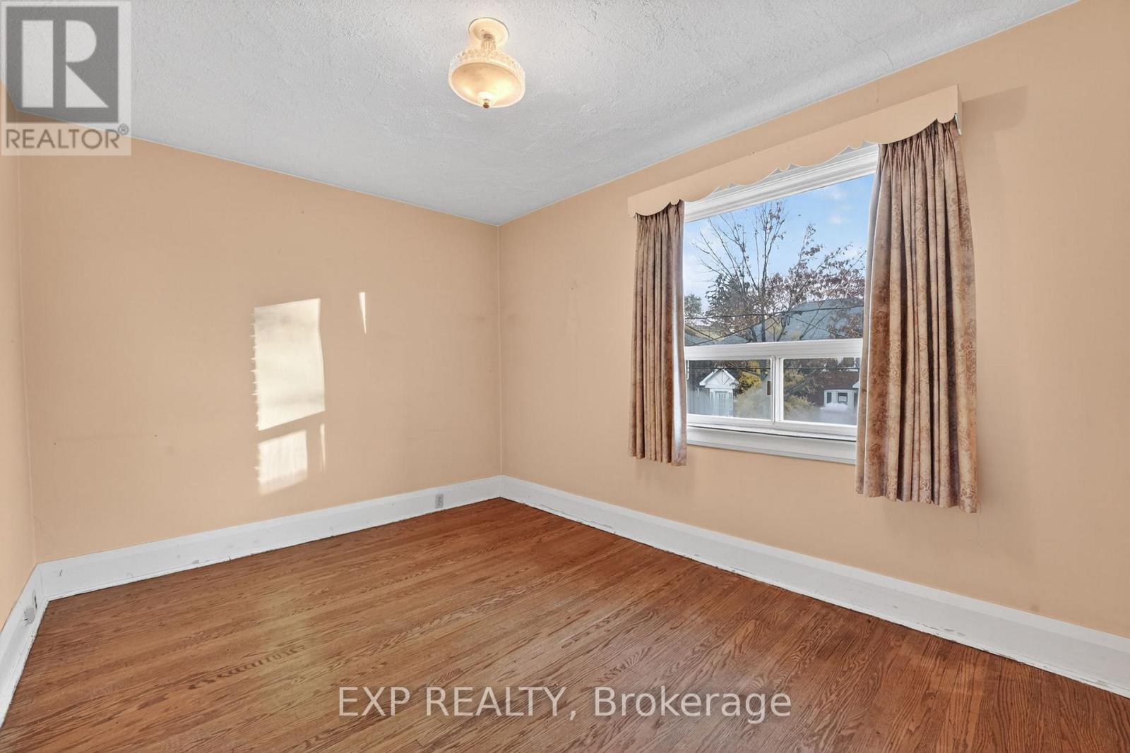 648 Willard Avenue, Toronto, Ontario  M6S 3S4 - Photo 28 - W12609786