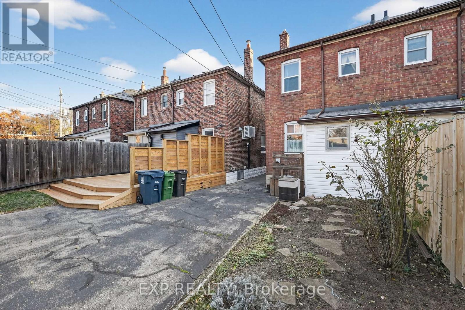 648 Willard Avenue, Toronto, Ontario  M6S 3S4 - Photo 32 - W12609786