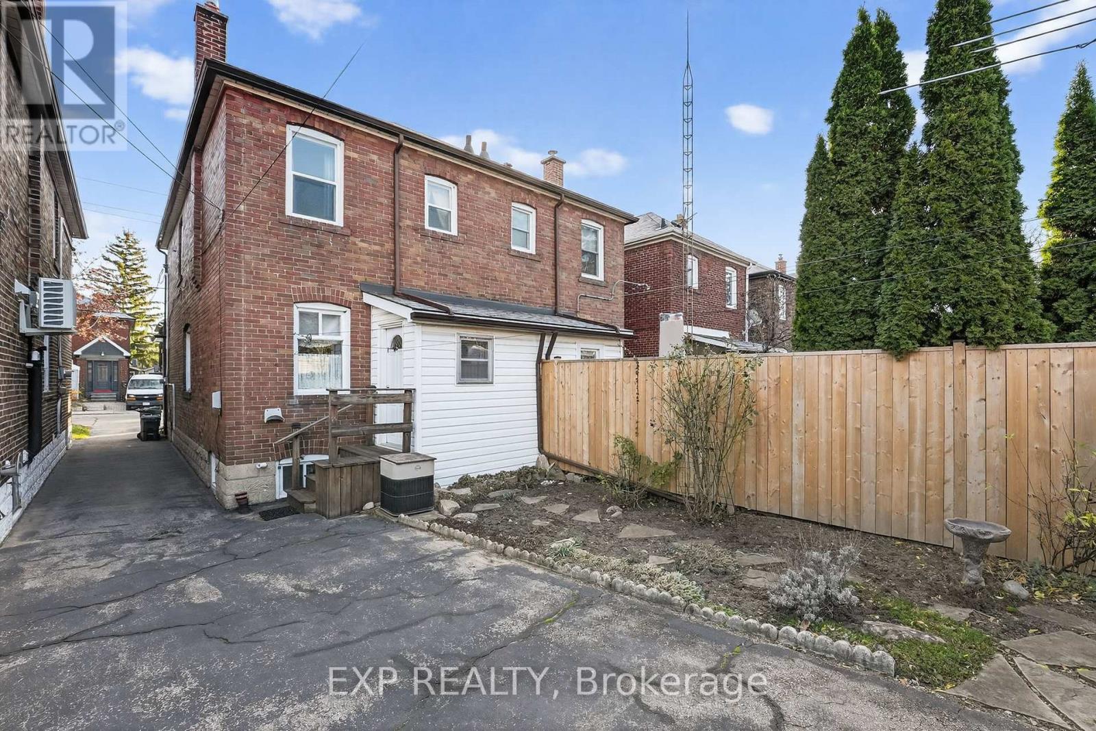 648 Willard Avenue, Toronto, Ontario  M6S 3S4 - Photo 34 - W12609786