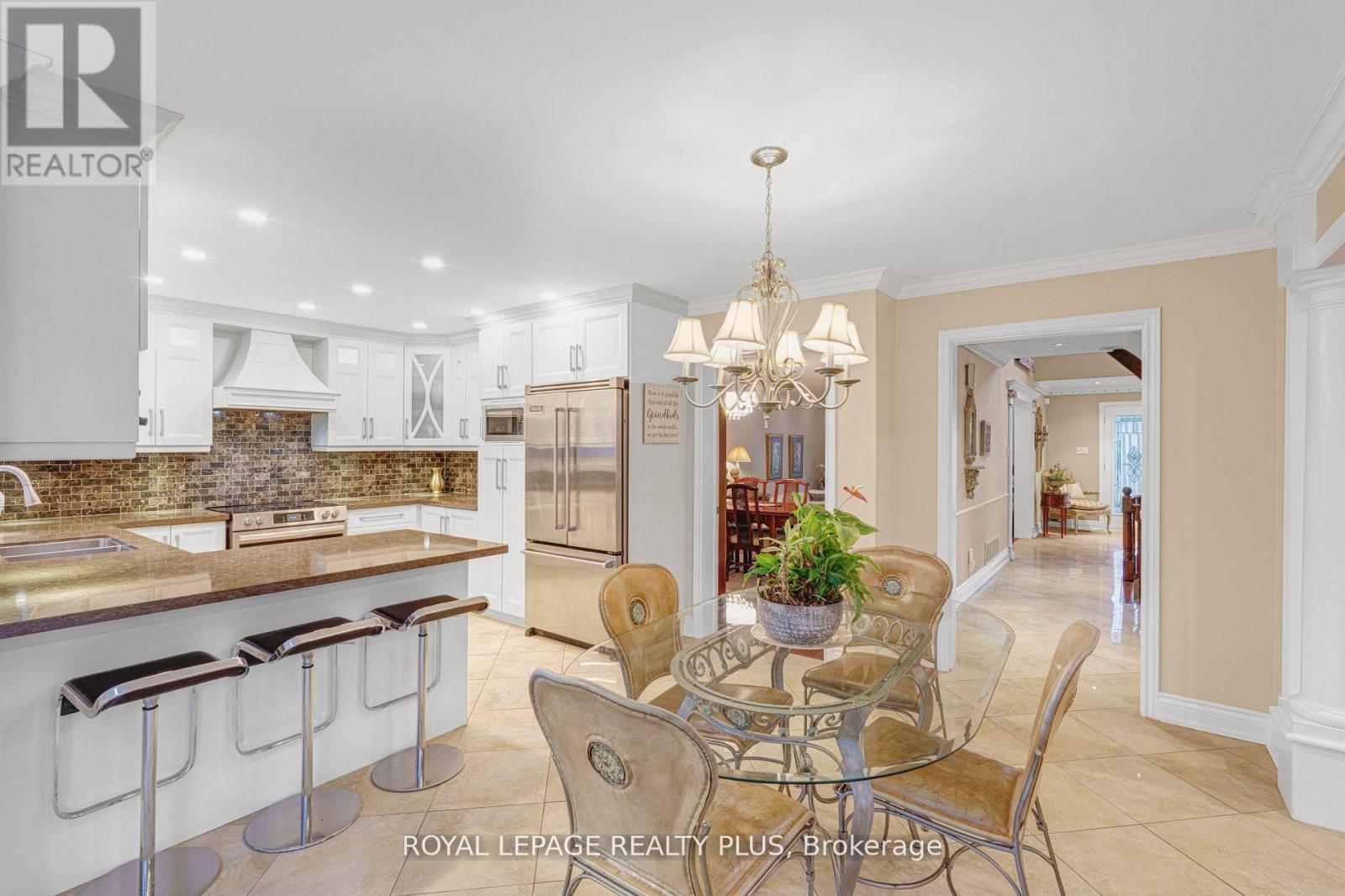 1760 Featherston Court, Mississauga, Ontario  L5L 3E3 - Photo 12 - W12609806