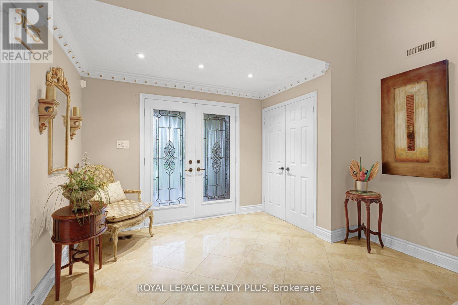 1760 Featherston Court, Mississauga, Ontario  L5L 3E3 - Photo 3 - W12609806