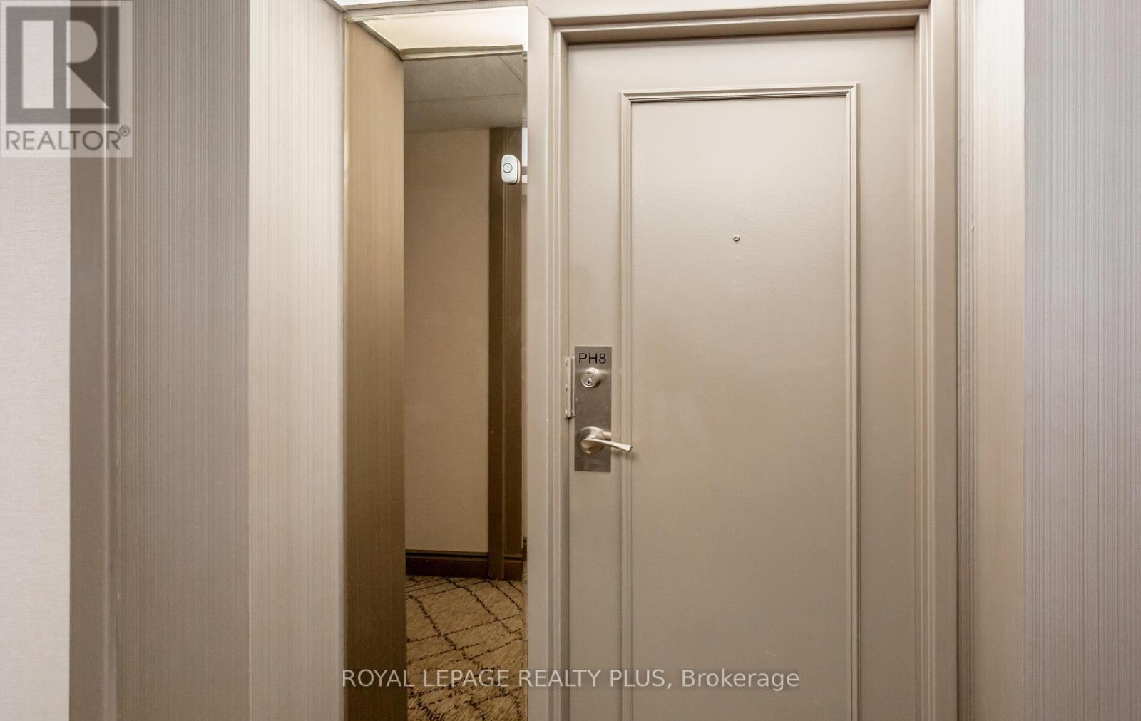 Ph8 - 5 Lisa Street, Brampton, Ontario  L6T 4T4 - Photo 4 - W12609882