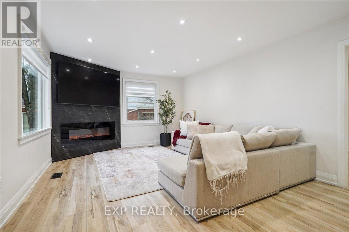 10 Harold Street, Brampton, Ontario  L6Y 1C7 - Photo 4 - W12609898