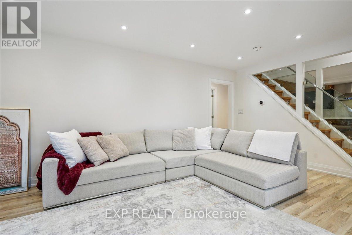 10 Harold Street, Brampton, Ontario  L6Y 1C7 - Photo 5 - W12609898