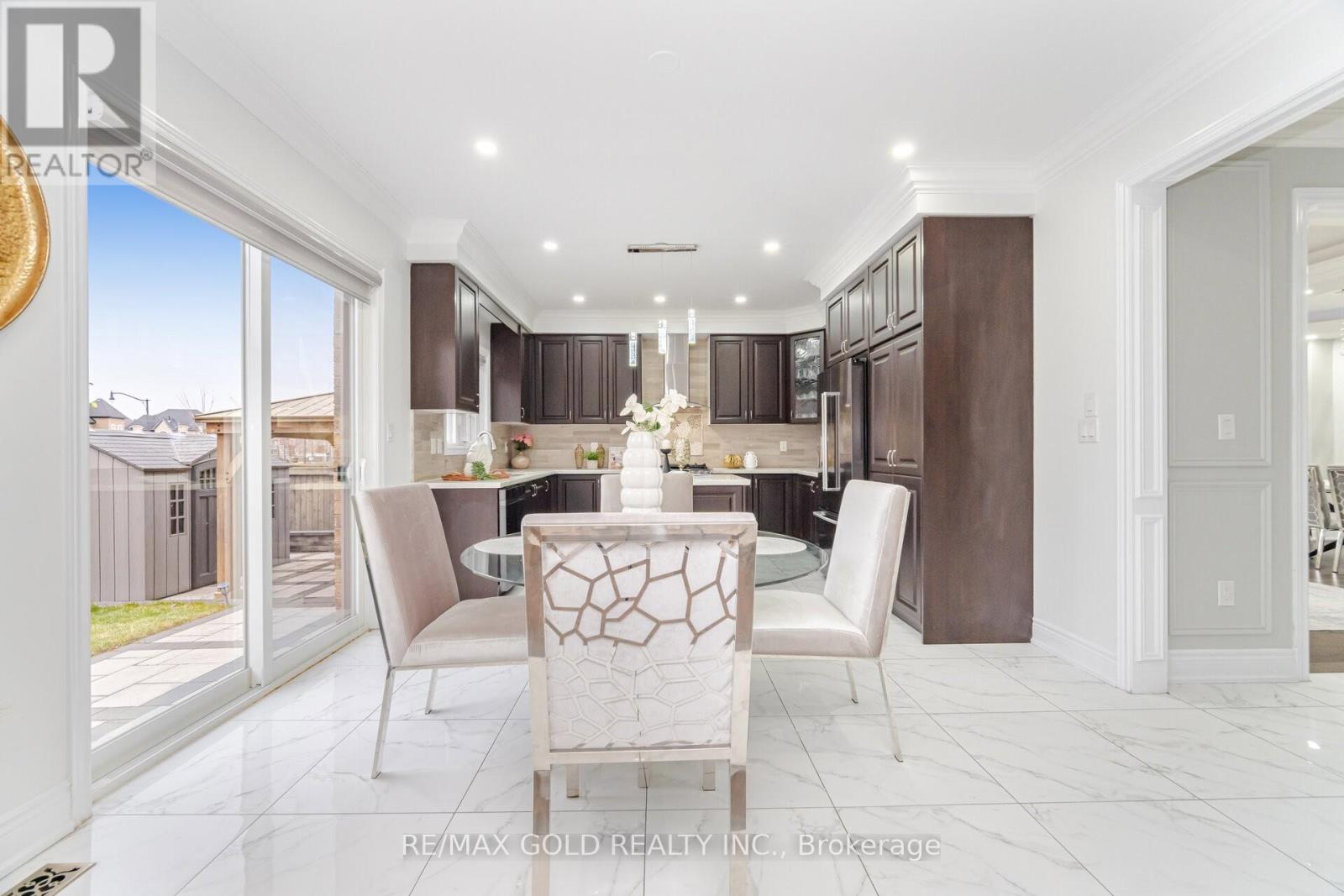 1 Hertonia Street, Brampton, Ontario  L6P 4J7 - Photo 10 - W12609914