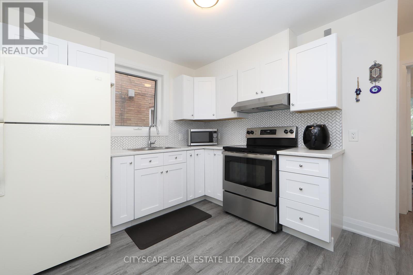 Main - 459 Hopewell Avenue N, Toronto (Briar Hill-Belgravia), Ontario  M6E 2S4 - Photo 4 - W12609918