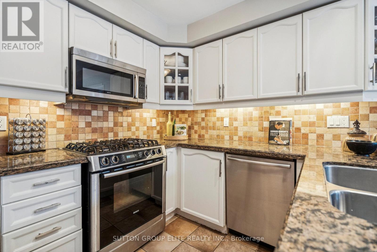 2424 Oakhaven Drive, Oakville, Ontario  L6M 4A6 - Photo 10 - W12609928