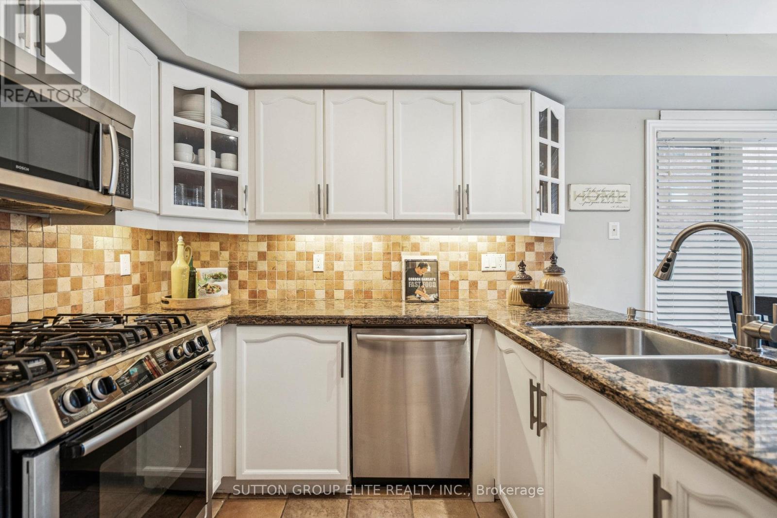 2424 Oakhaven Drive, Oakville, Ontario  L6M 4A6 - Photo 11 - W12609928