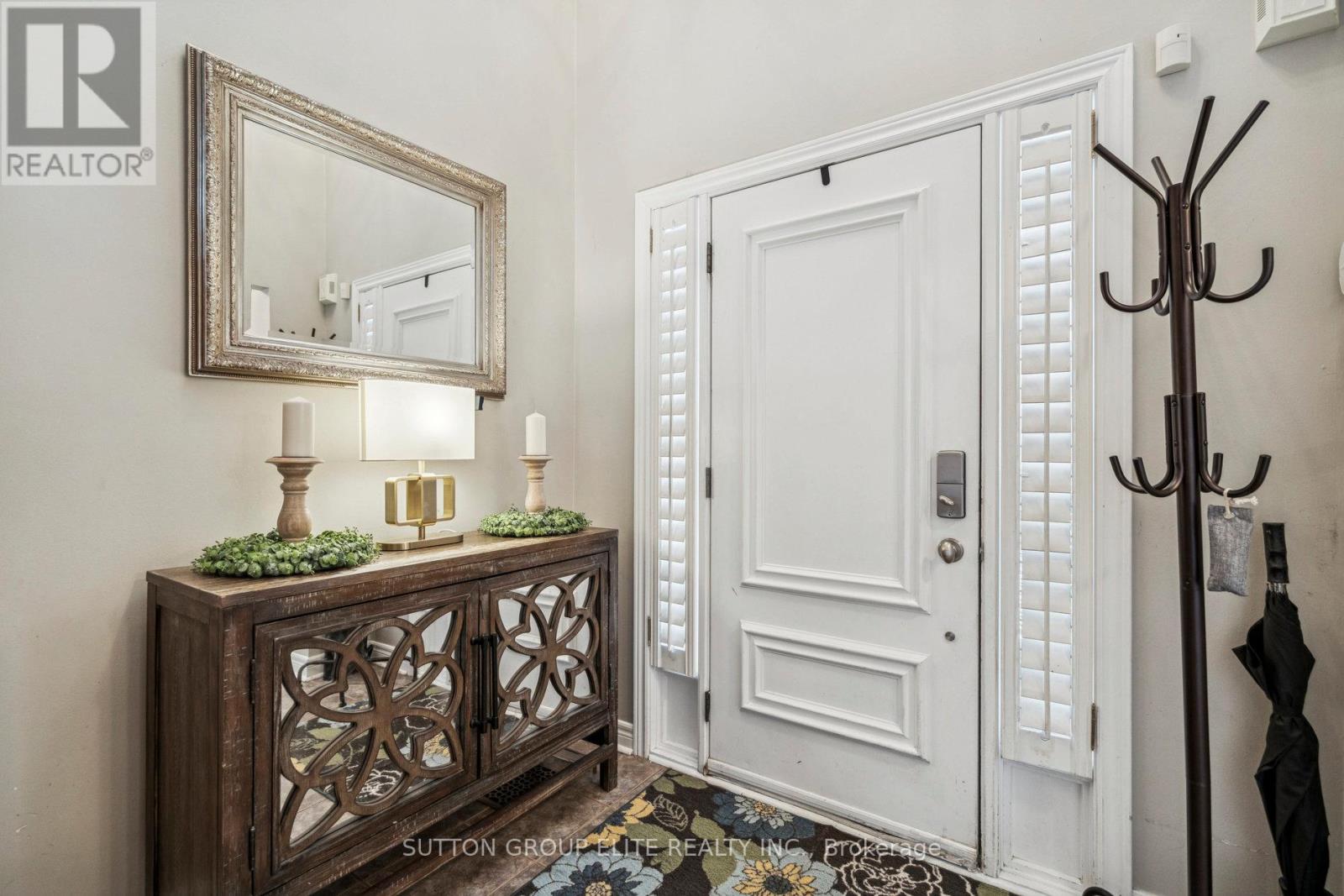 2424 Oakhaven Drive, Oakville, Ontario  L6M 4A6 - Photo 3 - W12609928